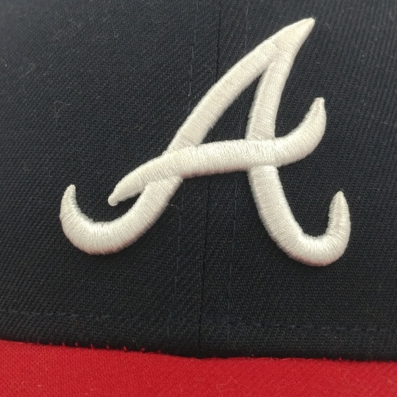 Atlanta Braves New Era Youth Blue, Red Peak 9Forty Hat MLB Cap, POSTSEASON 2019 - Picture 5 of 9